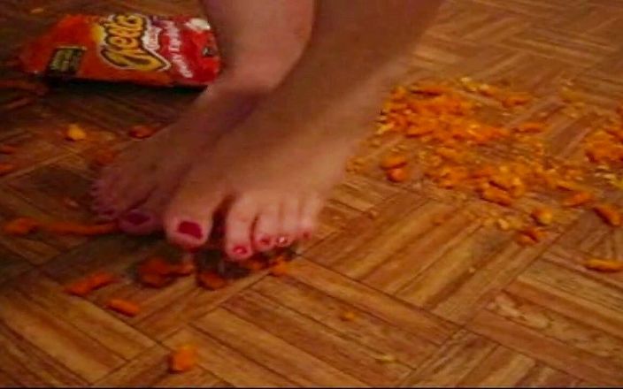 Sexy Amateurz: She smashes food with her feet