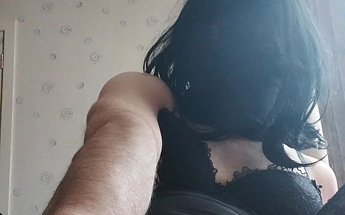Cindy Belfast: 란제리에 꽂은 Sissy 정액