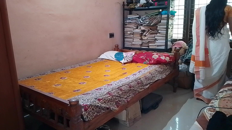 LEGSCOUPLE12: भारतीय गांव की लड़की की उसके दोस्त के घर पर चुदाई