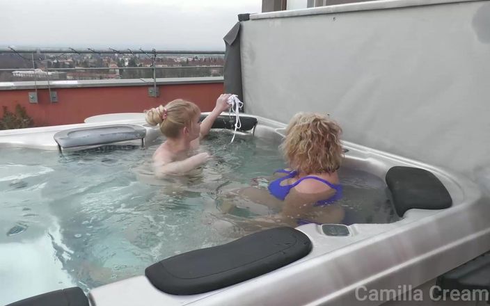 Camilla Creampie Girls: Camilla i Anna Lynx w wannie z hydromasażem