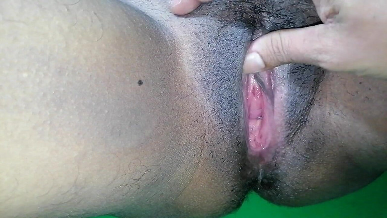 Sweety In Bed: 인도 현지 마을 십대 야외 XXX 비디오, 젖은 쪼이는 보지를 핑거링하는 인도 아름다운 마을 소녀