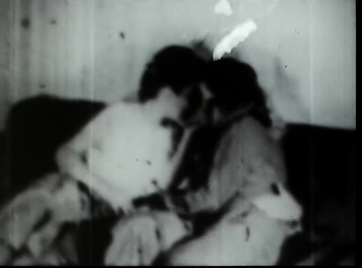 Close Encounter Vintage: Nhà hát khiêu dâm cổ điển retro - ngoại tình ba người...