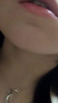 Striptease zilnic cu înregistrare de acasă cu masturbare de aproape. Partea 2