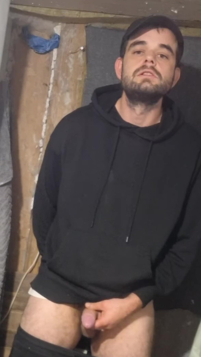 jerkofflover: Skater Ejakulasi Di Gedung Terbengkalai