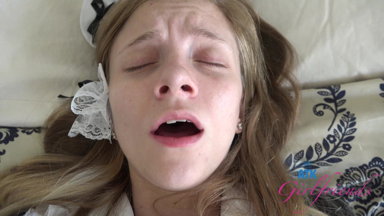 ATK Fans (Girlfriends): Cita virtual - tu sirvienta Riley Star está de vuelta y...