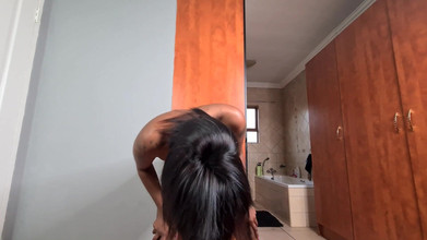 domslutfucker: Indisk tjej knullar sig själv med en sugkoppdildo