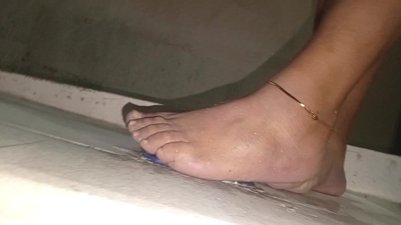 Milfta boohot: Foot Fetish moje macecha modelky je v hotelovém bazénu