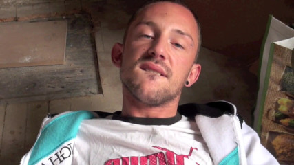 Sneaker gay: Suck big cock and sniff sneakers