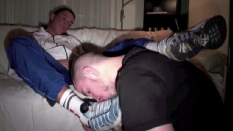 Sneaker gay: Được sử dụng trong ghế sofa bởi Greg Centuri