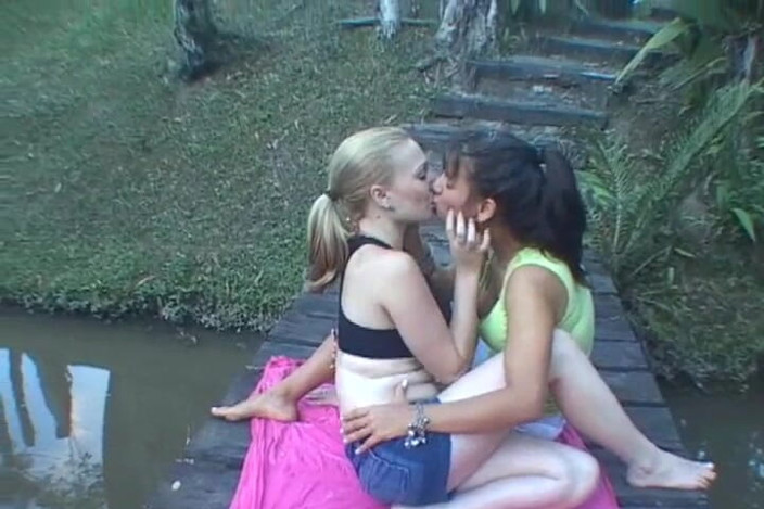 FetishKing: Lesbické sexy sexy políbí maraton