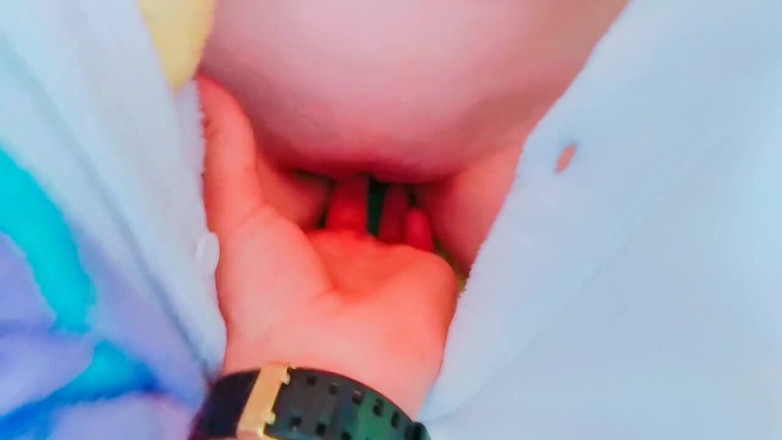 Taboo Room: Üvey kız kardeşim gerektiğinde vücuduna dokunmama izin veriyor