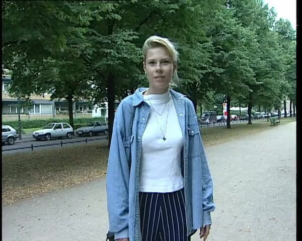 YOUR FIRST PORN: Schoene Grosse Frau Judy - Beautiful Tall Woman Judy