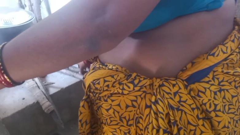Priyanka314: Very Hot Sex Indian Cooks Aunty