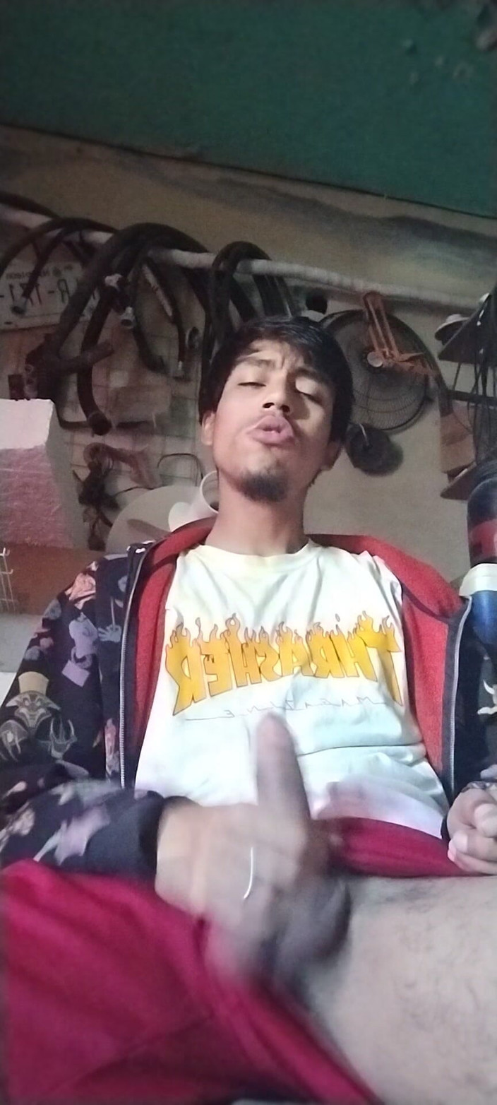 AlexAlejandro13: स्नान से बाहर आ रहा है