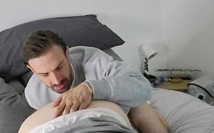 Twotwinkhusbands: Brytyjski chłopak dostaje tyłek na wideo Fot pierwszy raz