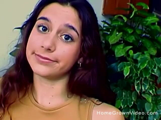 Homegrown Video: Su primer paseo sybian, completo con semen