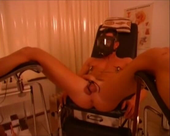 Femdom Austria: Pielęgniarka elektro kara!