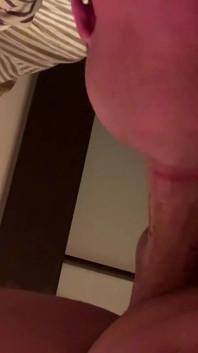 Mi fotto il ragazzo in bocca. e io sborro in gola duro