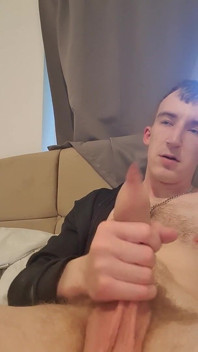 Hubený Chlapec Se Snaží Ošukat Obrovským Ptákem