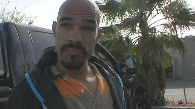 Naughty Black Girls: この美女は初めて厚いBBCを手に入れたくてたまらない。