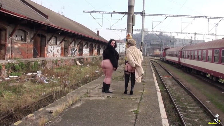 Dirty Doctors Clips: Ședință foto la gară