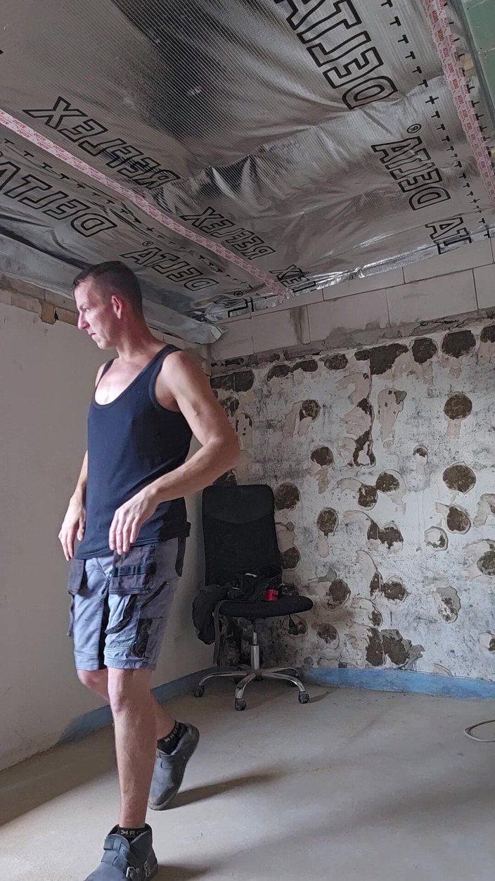 Chris_snoopy_91: Toujours excitée sur le chantier, j’ai besoin d’une vraie bite...