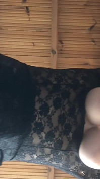 Simone, heiße ehefrau fickt doggi und squirtet dicke titten