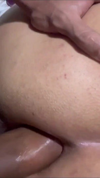 Uscì e si spinse dentro.