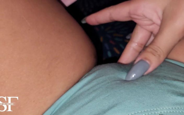 sofiasexxx: 在我自慰时听我湿润的阴道的声音