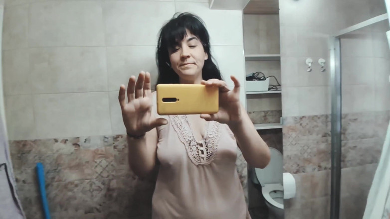 Hairy Homemade Amateur Orgasms: Pișare în gura soțului - fetiș cu umilință