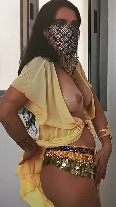 Kitty Dancer: Striptease Oriental Lento Da Beleza Velada