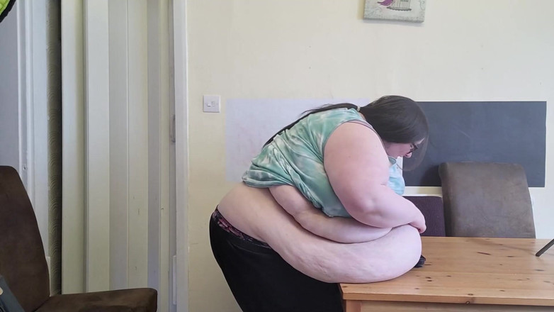 SSBBWLadyBrads: Barriga pesa lado à vista