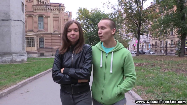 Casual Teen Sex: Prosty strzelec dostaje szczęście jebanie