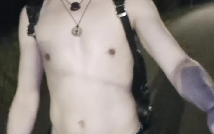kinkygaynudist: Daring Walk in Thong!