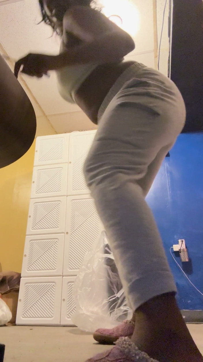 ALLIYAH ALECIA: American Girl Twerking