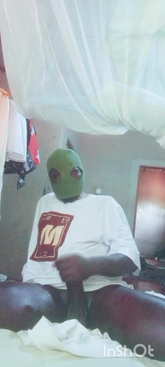 Black African Mandingo Shows How to Cum in 7 Minutes When You Have a BBC (Hongi)