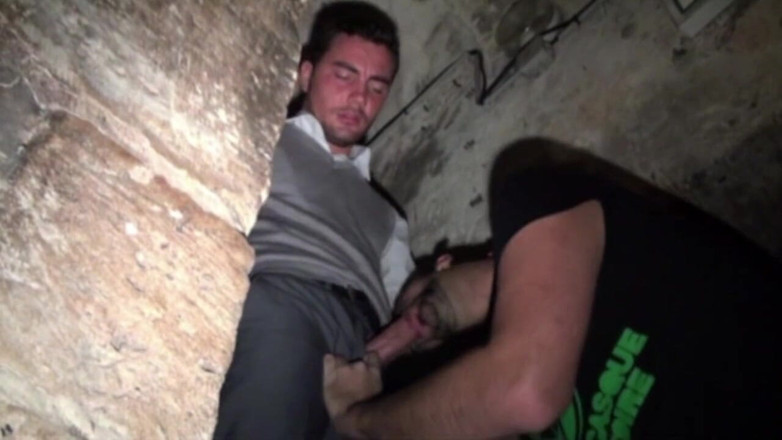 FRENCH PORNSTARS FUCKERS: Moran viene scopata da Jualin un lavoratore etero in uniforme