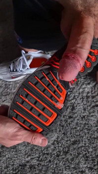 Tvrdě ošukaná po hraní s Nike Tn