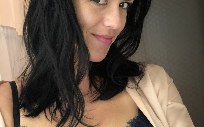 Lou Lipps: 내 장난감을 자지처럼 돌리고 사용하세요