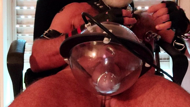 MusclesCigarsFFPig: Sigaro,, allungamento dei testicoli, pompaggio dei testicoli e del pene