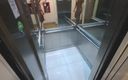 Extremalchiki: Volledig naakt aftrekken in de lift
