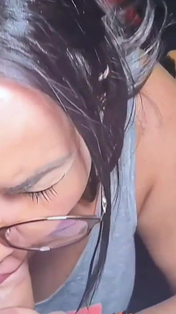 Fatima Denise Campelo de Lima Souza: La matrigna curiosa guarda la TV e succhia il cazzo...