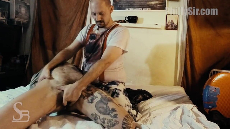Philly Sir Videos: Slaapkamerogen: hoe je je transman opwarmt