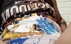 Tôi đang xem một video khiêu dâm trong khi bị đụ vào mông một người hâm mộ yêu cầu phần 2 lần xuất tinh cuối cùng