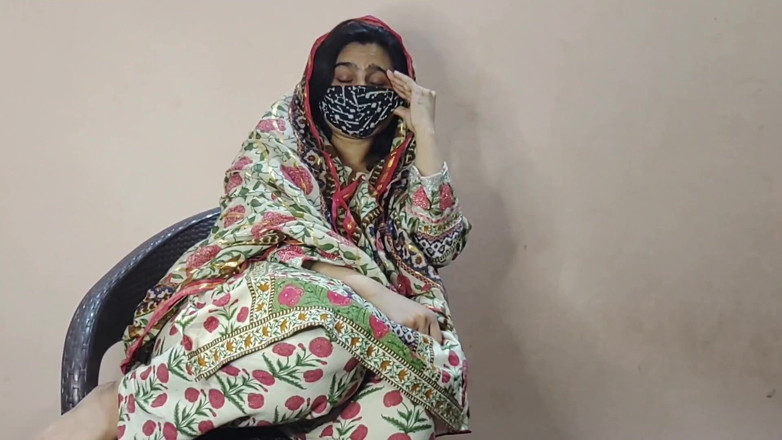 Faryal: Bari baji ne di chote bhai apni chut - clara conversación...