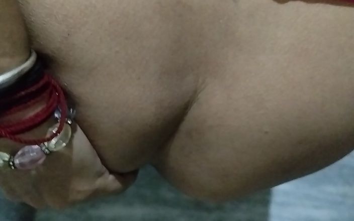 Anar Kali: Señora caliente dedeando sus tetas calientes del pezón del coño...