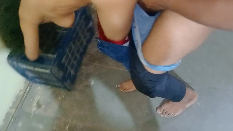 NikiRathod: Kombinace Kouření a Backshot, Ale Její TVář Je Ošukaná