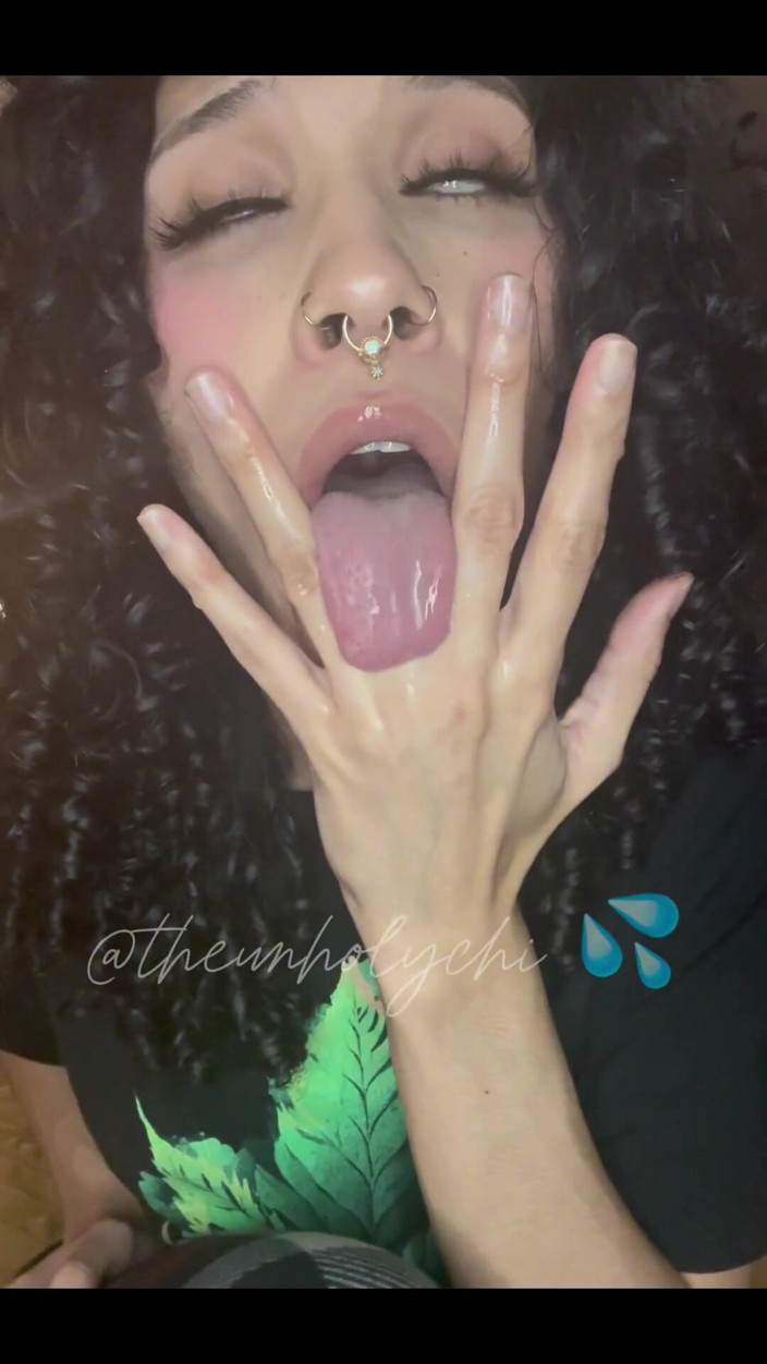 theunholychi: Assaggia il mio sputo