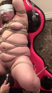 Het is vibe verantwoordelijkheid door een masochistische vrouw beperkingsstoel