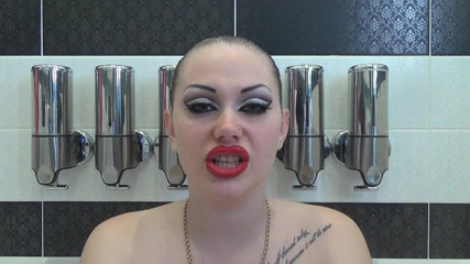 Goddess Misha Goldy: Lippen riechen, küssen, entengesicht mit riesigen roten lippen